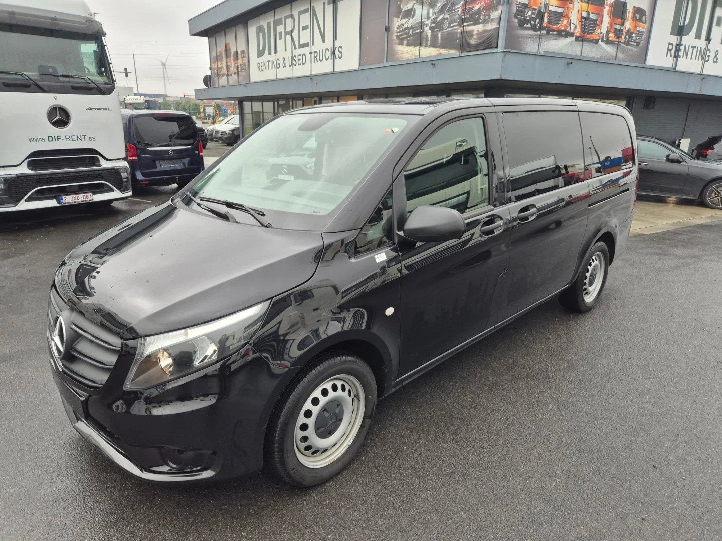 Mercedes-Benz Vito 114 CDI TOURER (bj 2024, automaat), Auto's, Gebruikt, 4 cilinders, 136 pk, Zwart