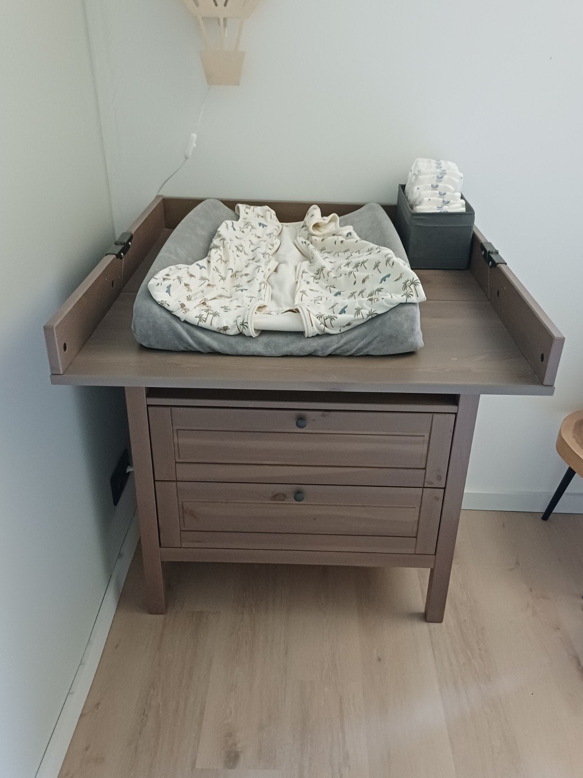Sundvik verschoontafel en kledingkast, Ophalen