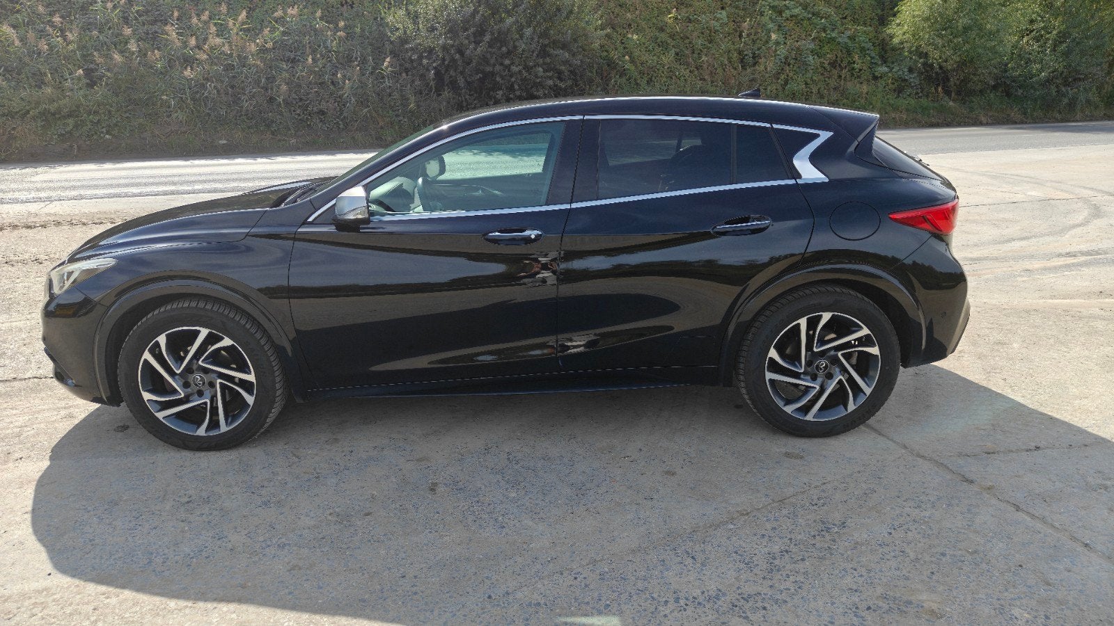 Infiniti Q30 1.6 Benzine – 2016r, Auto's, Voorwielaandrijving, 4 cilinders, Sound system, 1600 cc
