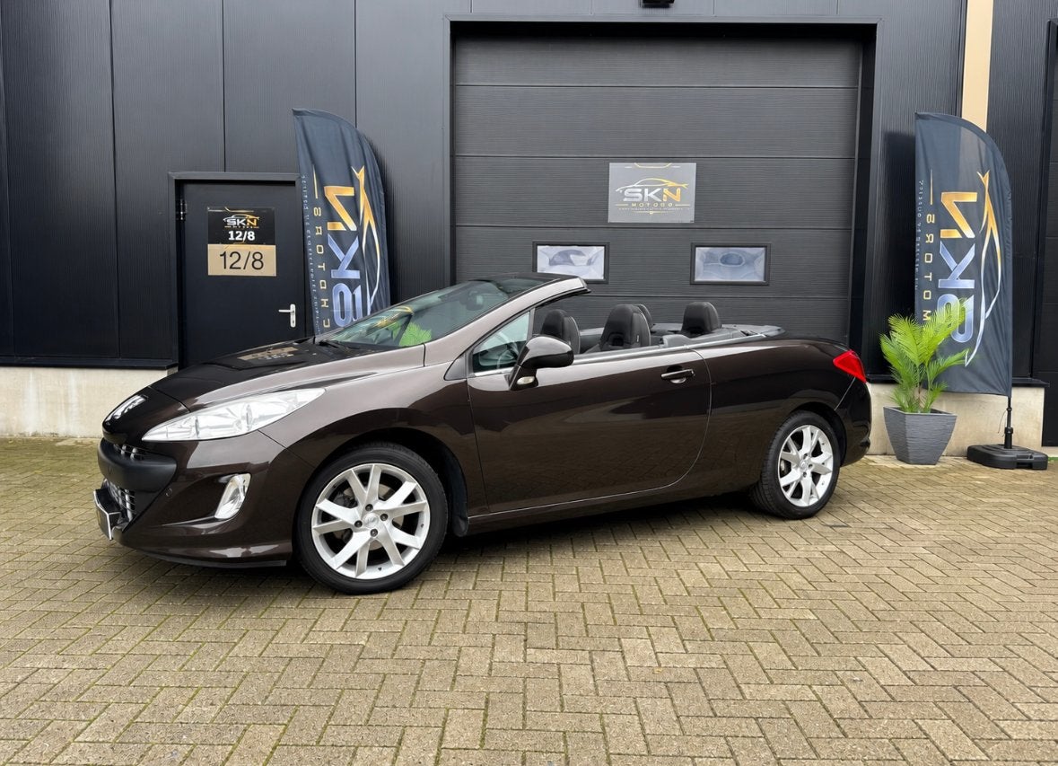 SKN MOTORS bied aan  Peugeot 308 CC 1.6 Cabriolet –130.000, Voorwielaandrijving, Euro 5, https://public.car-pass.be/vhr/db2b422b-695e-4e11-bea1-f71b3fd4f895