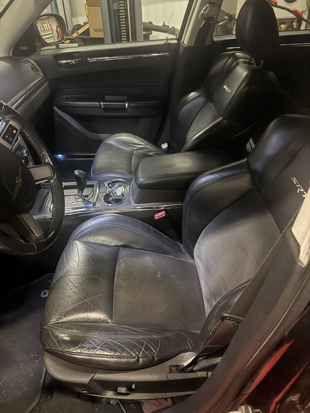 Chrysler 300C, Autos, 1940 kg, 155 kW, Noir, 5 portes