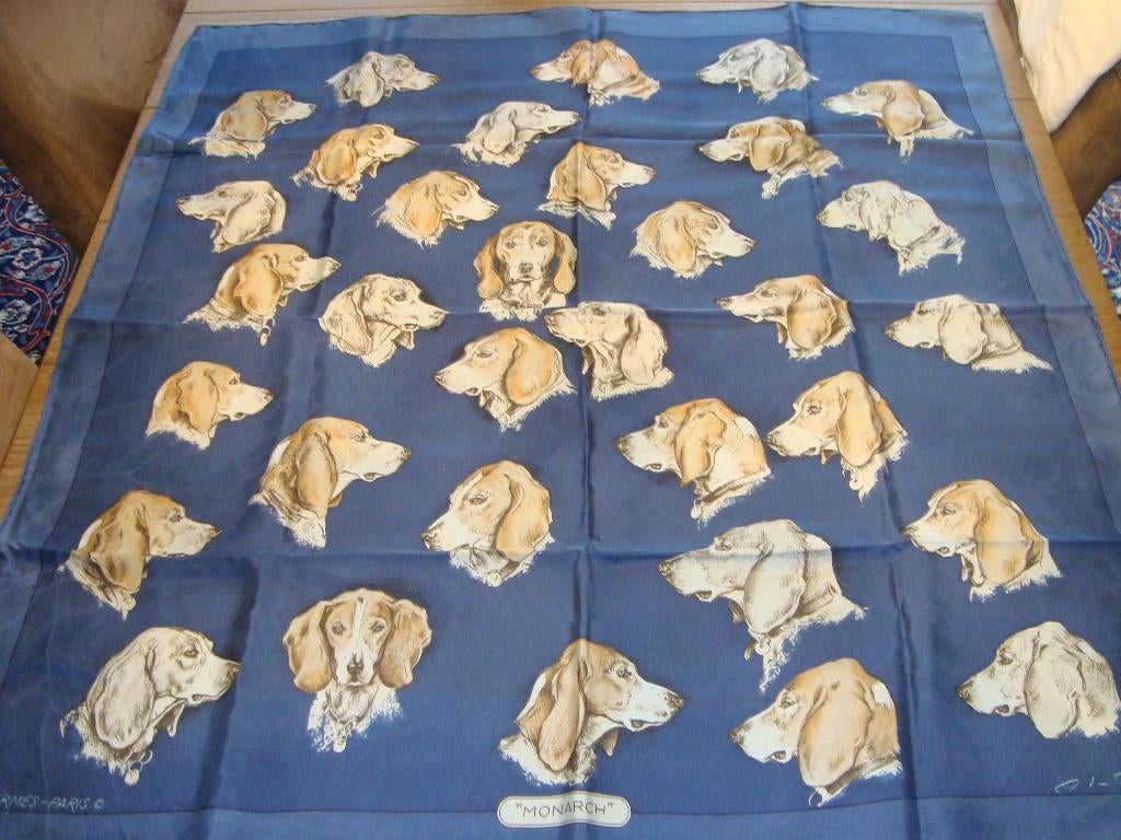 sjaal echte zijde, GEEN NAMAAK foulard  Hermès-Paris, honden, Hermès. PARIS, Ophalen of Verzenden, Zo goed als nieuw, Sjaal