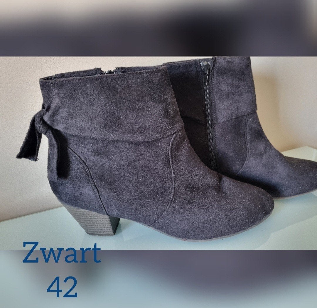 Enkellaarsjes Nieuwstaat, Ophalen of Verzenden, Zo goed als nieuw