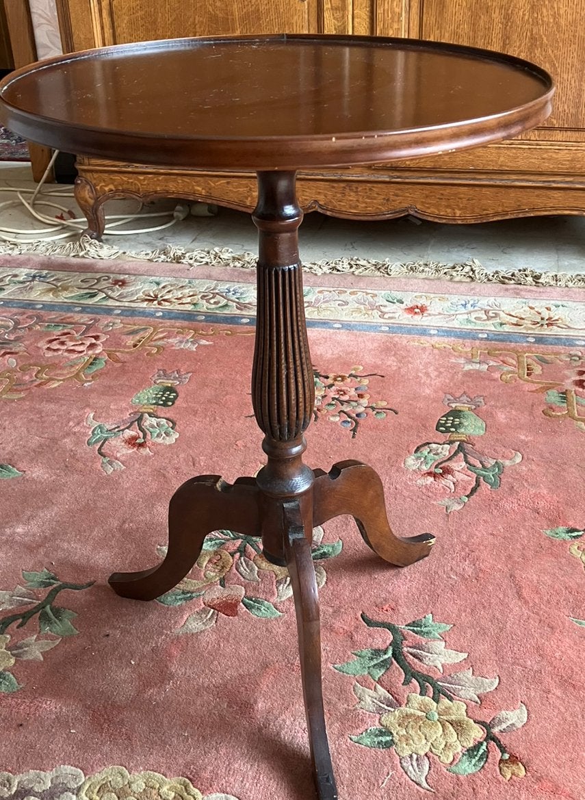 Mahonie driepoottafel, Ophalen