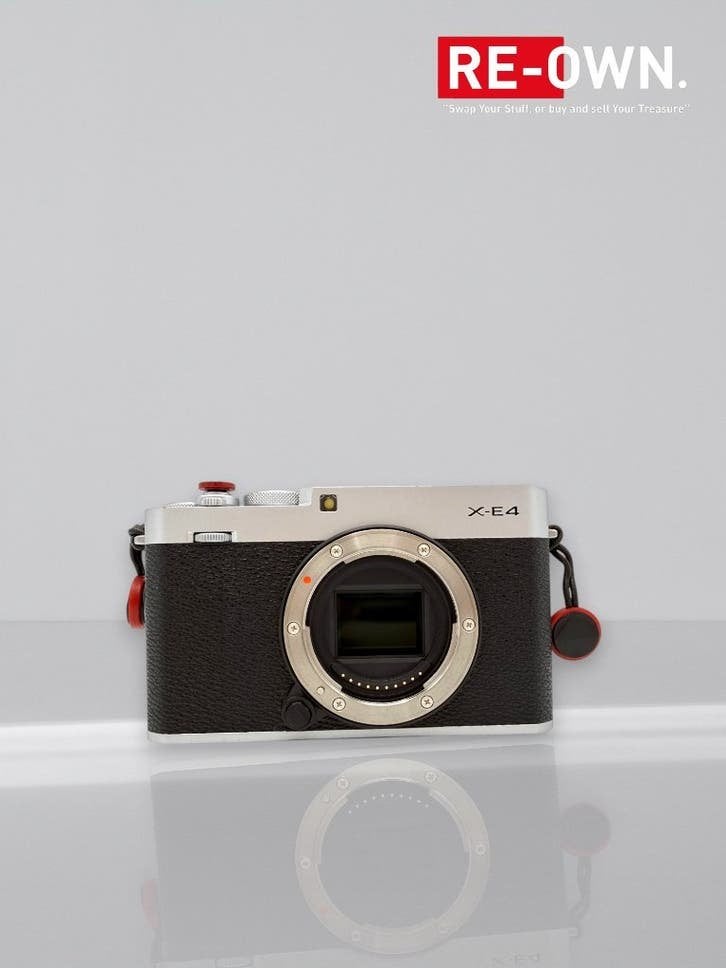 FUJIFILM X-E4 | TOPSTAAT | 1.035 CLICKS | DOOS | THUMGRIP, Audio, Tv en Foto, ., Ophalen of Verzenden, Zo goed als nieuw, Draagriem