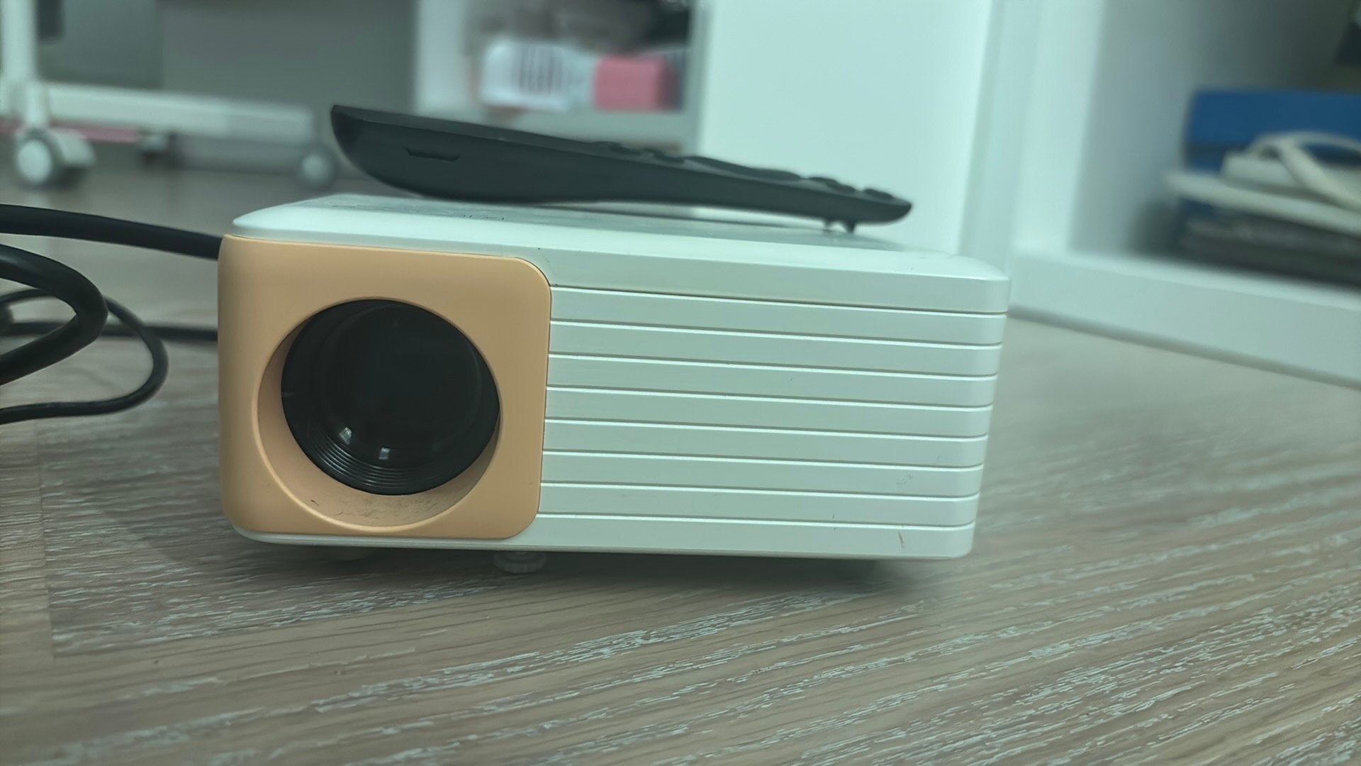 Mini beamer, Audio, Tv en Foto, Ophalen, Zo goed als nieuw