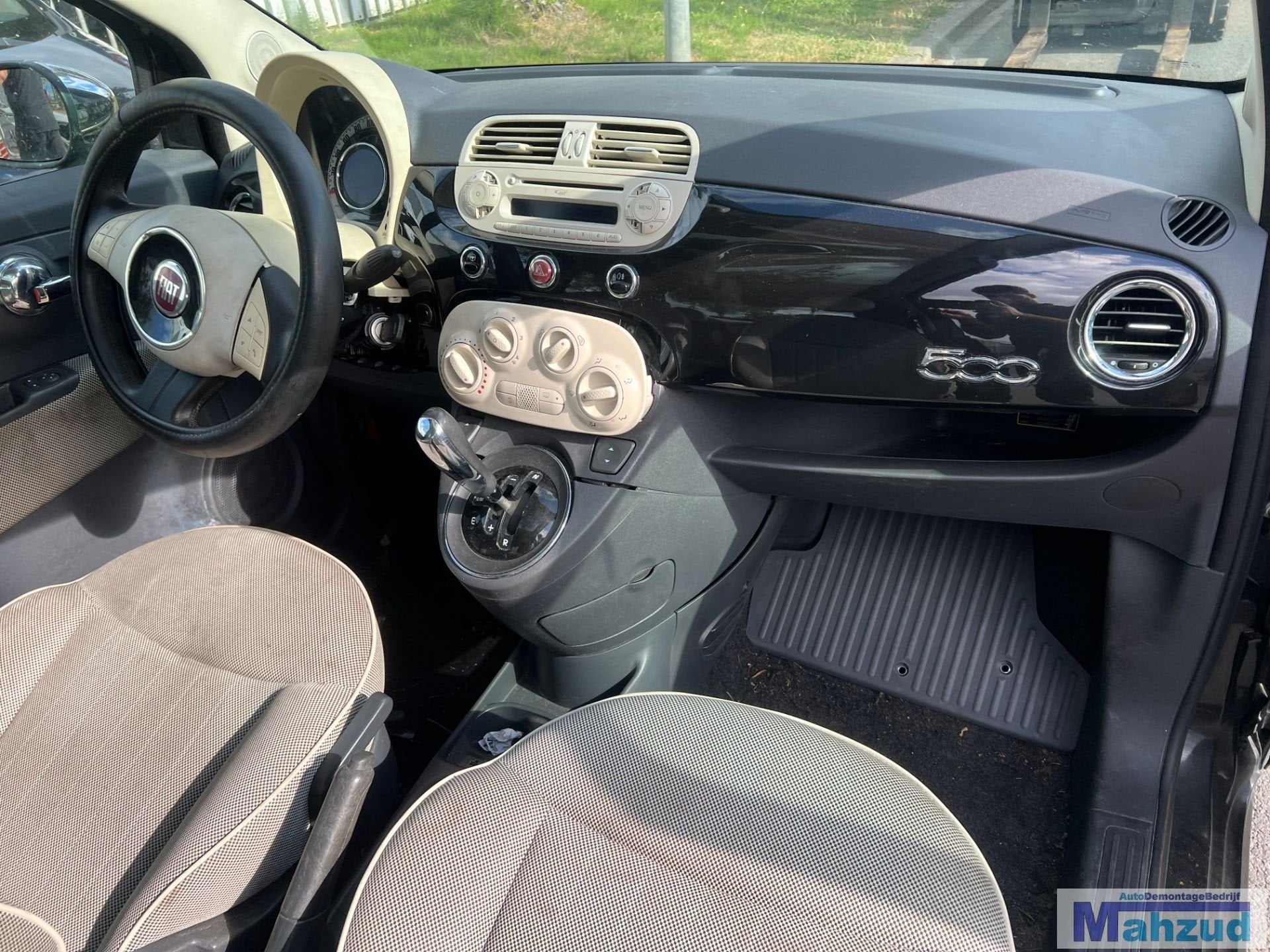 fiat 500 wit zwart dashboard delen, Gebruikt, Stellantis Europe S.p.A., Info@stellantis.com, Corso Giovanni Agnelli 200
10135  Turin, IT