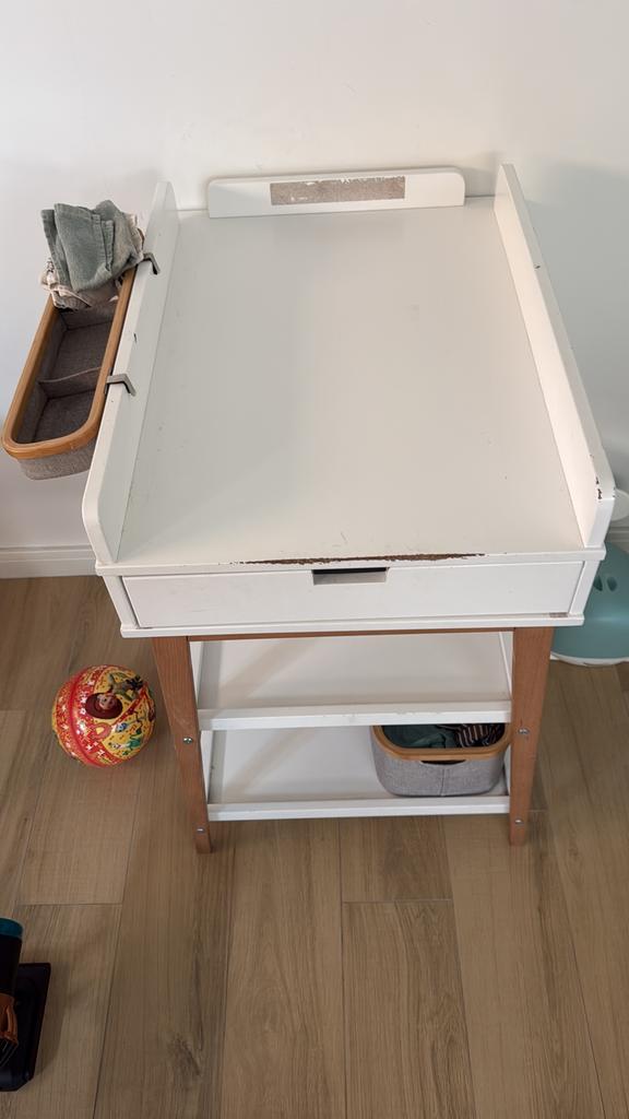 Verzorgingstafel met 1 zijmandje van Quax, Kinderen en Baby's, Ophalen, Gebruikt