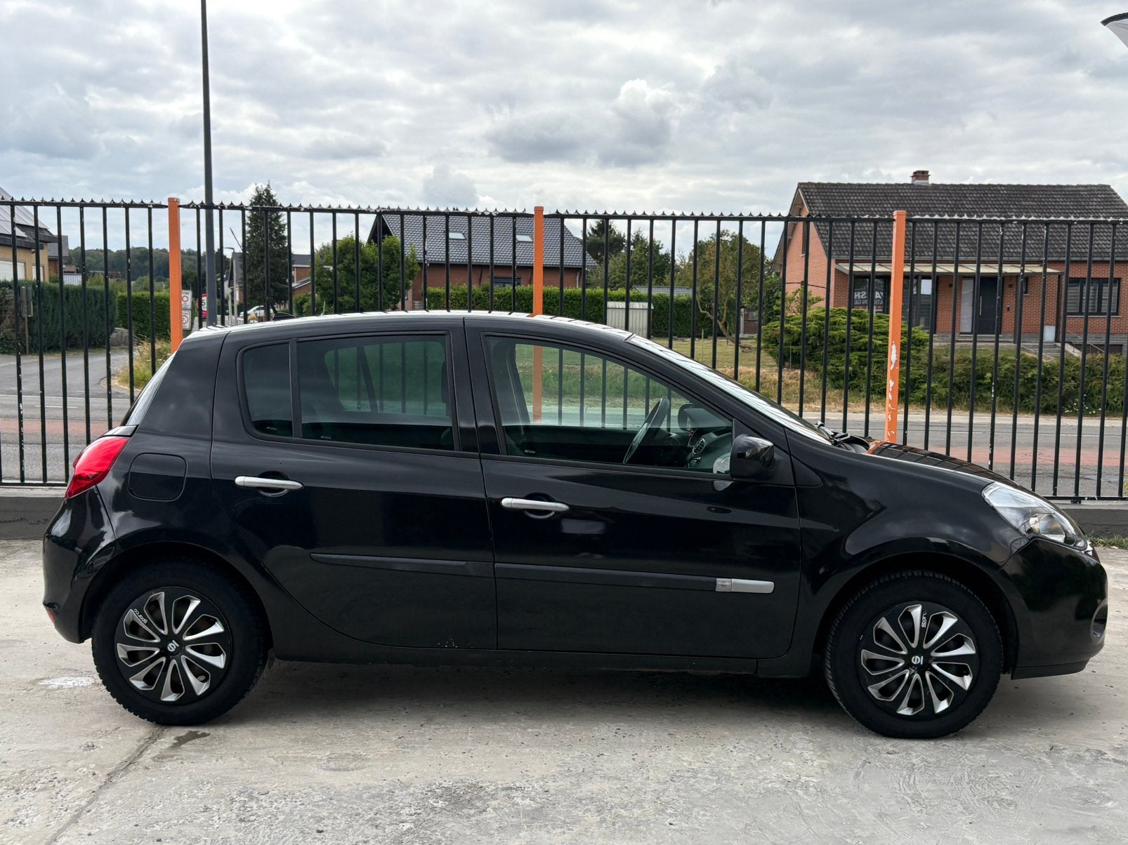 RENAULT CLIO 1.6i ESSENCE 149 000KM BOÎTE AUTOMATIQUE, Autos, Achat, Entreprise, Noir, 5 portes