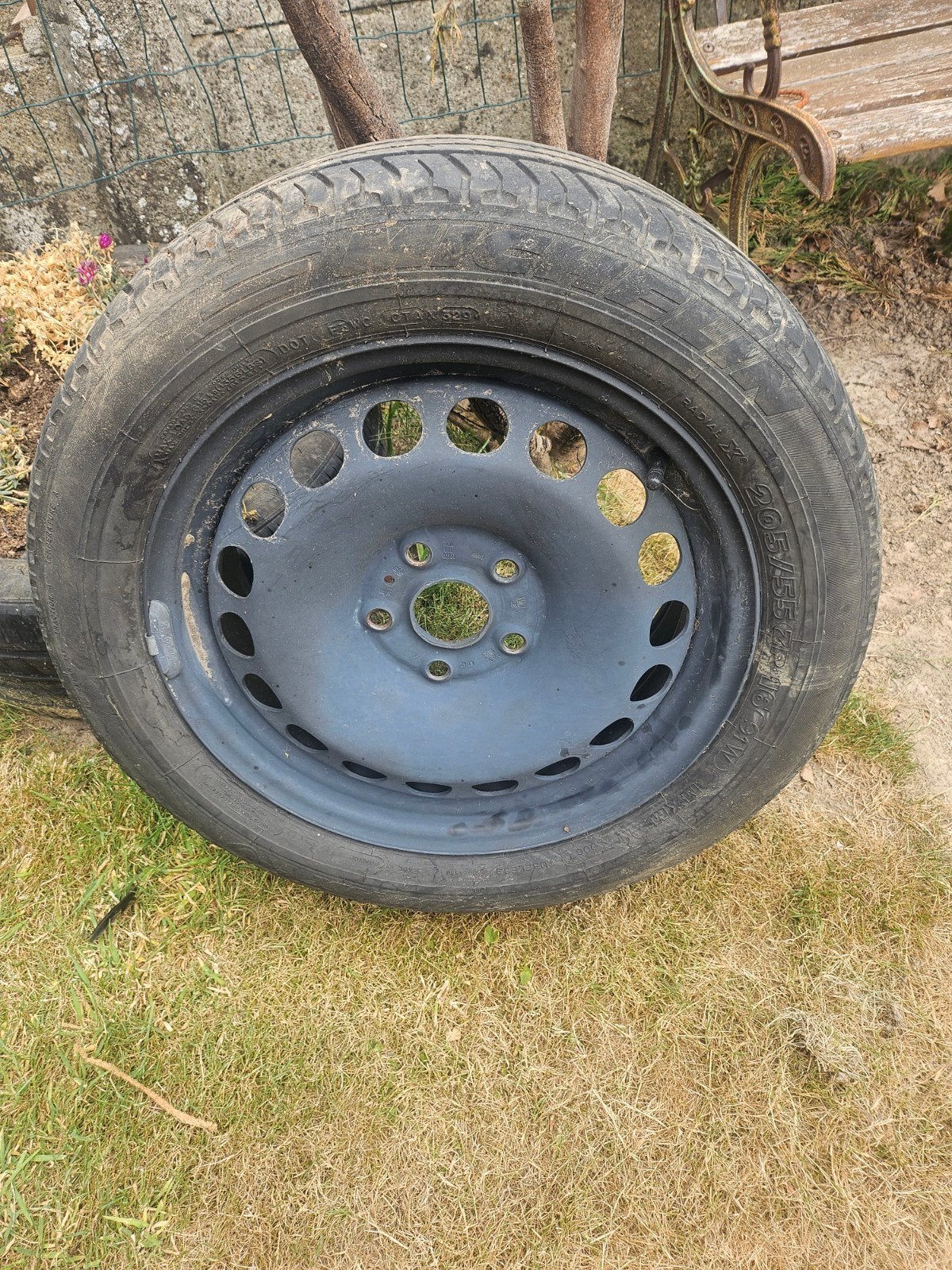 Stalen velg met zeer goede band maat op de foto voor audi, Ophalen