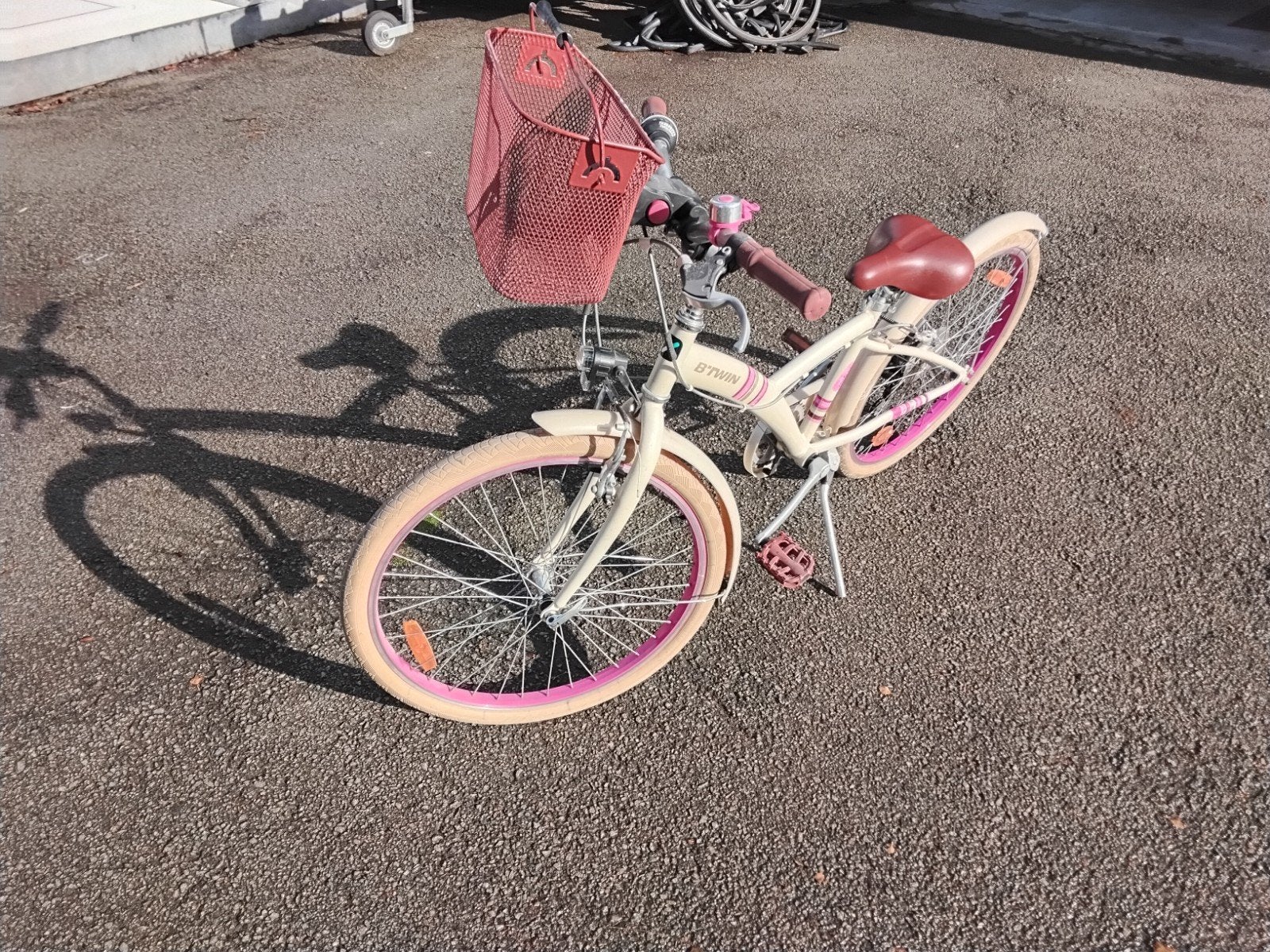 b twin meisjes fiets  nieuw staat   24inch, Fietsen en Brommers, Ophalen