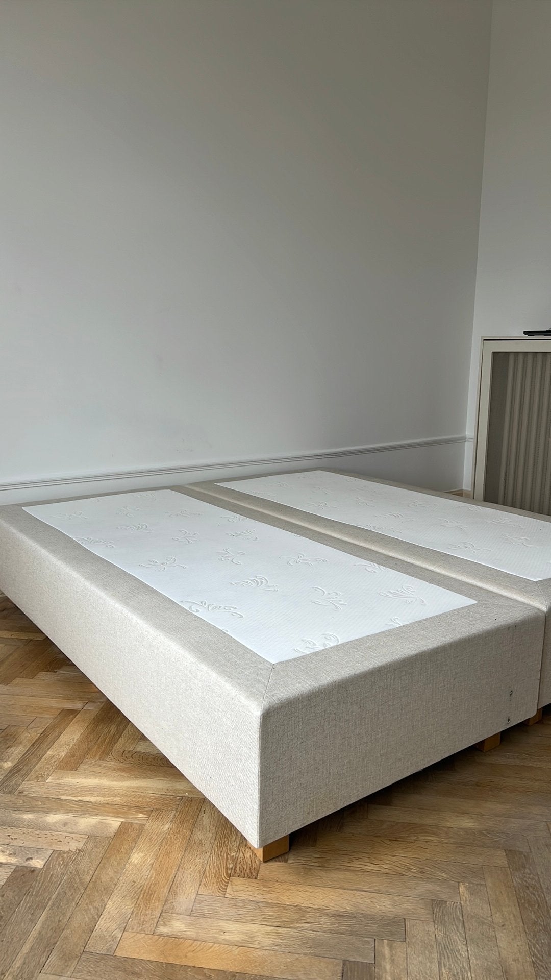 Sommier et sommier 180 x 200 cm, beige, Maison & Meubles, Enlèvement, Comme neuf, Beige, 200 cm