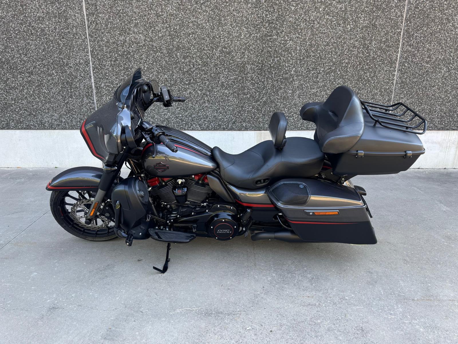 Harley-Davidson Street Glide 117 CVO, Motos, Tourisme, Entreprise