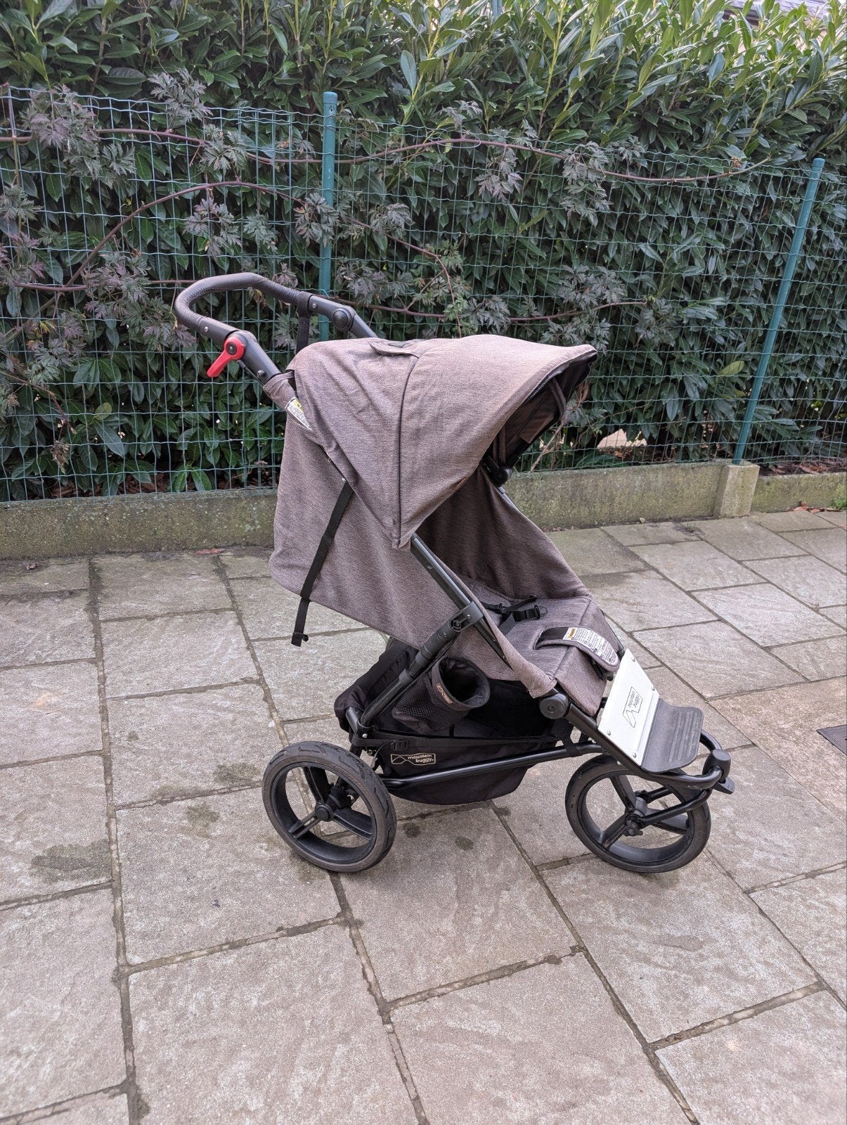 Mountain terreinbuggy met draagmand en accesoires, Enfants & Bébés, Buggys, Enlèvement, Couverture pieds