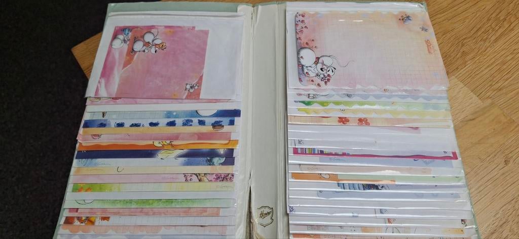 Grand lot de 70 mini feuilles de Diddl dans une housse, Enlèvement ou Envoi, Diddl, Comme neuf, Papier, Carte ou Papeterie
