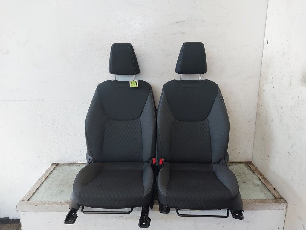 INTERIEUR COMPLET Toyota Yaris IV (P21 / PA1 / PH1), Kundenbetreuung@toyota.de, Toyota, Utilisé, Toyota-Allee 2
50858  Köln, DE