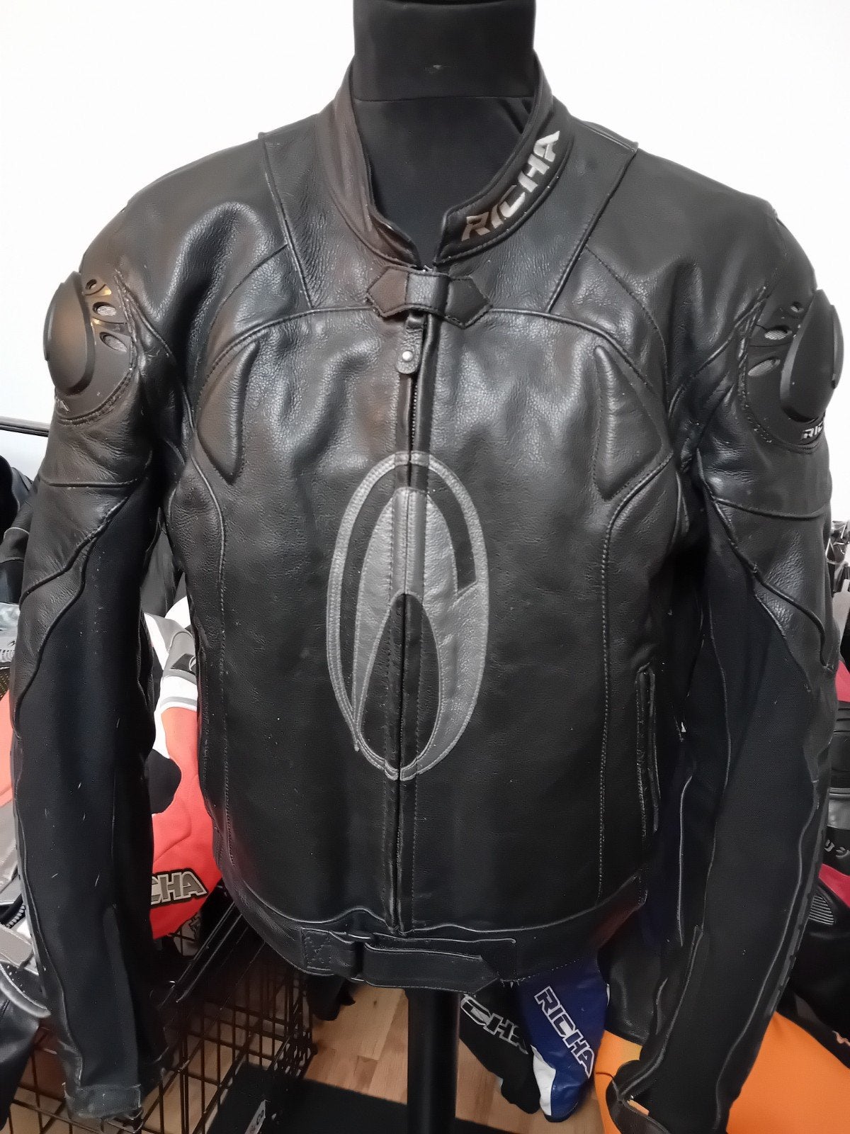 veste richa  noir  54 56, Motos, Enlèvement