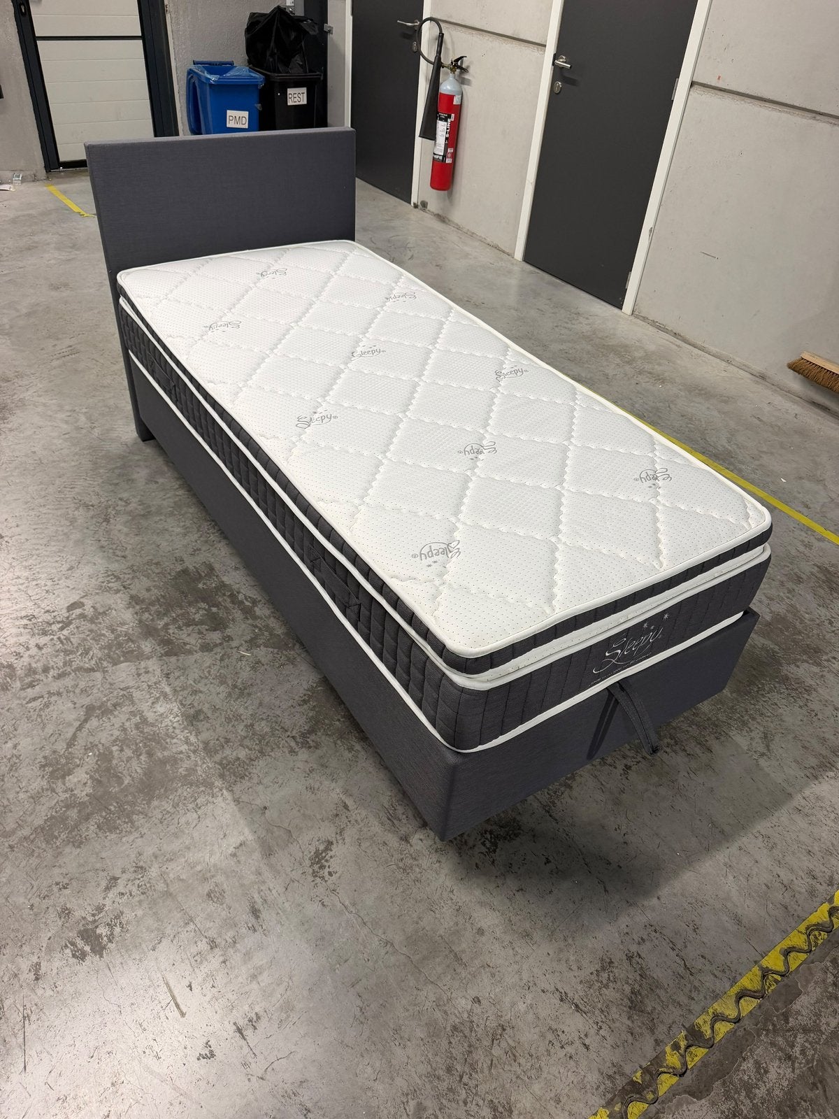 Boxspring met opslagruimte, Enlèvement, Comme neuf, 200 cm