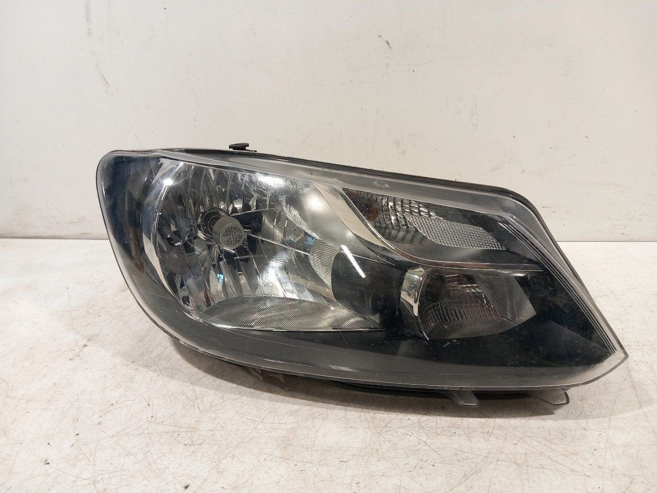 Koplamp rechts Volkswagen Caddy, Onderdelen@venauto.nl, Van der Ven Autorecycling B.V., Ettenseweg 76, 4706 PB Roosendaal, The Netherlands