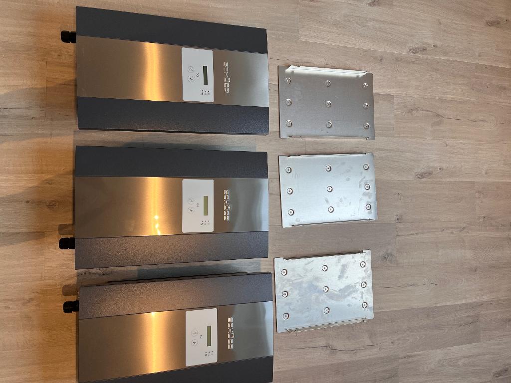 Omvormers, Bricolage & Construction, Panneaux solaires & Accessoires, Utilisé, 200 watts-crêtes ou plus, Enlèvement