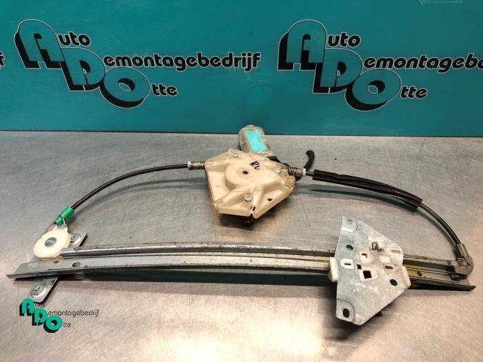 Ruitmechaniek 4Deurs rechts-voor van een Volvo V40, Auto-onderdelen, Ruiten en Toebehoren, Volvo, Gebruikt, 3 maanden garantie