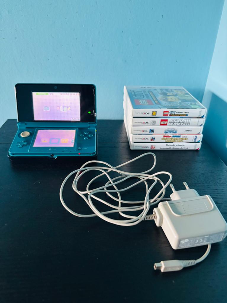 Aqua blue nintendo 3ds console + 5 games, Games en Spelcomputers, Blauw, Ophalen of Verzenden, 3DS, Gebruikt