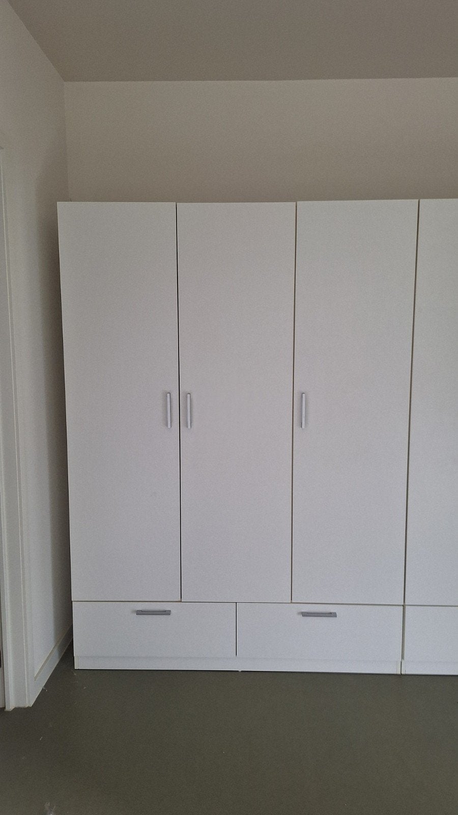 Armoire Jysk 3 portes L144xH200XP50cm blanche, Maison & Meubles, Enlèvement