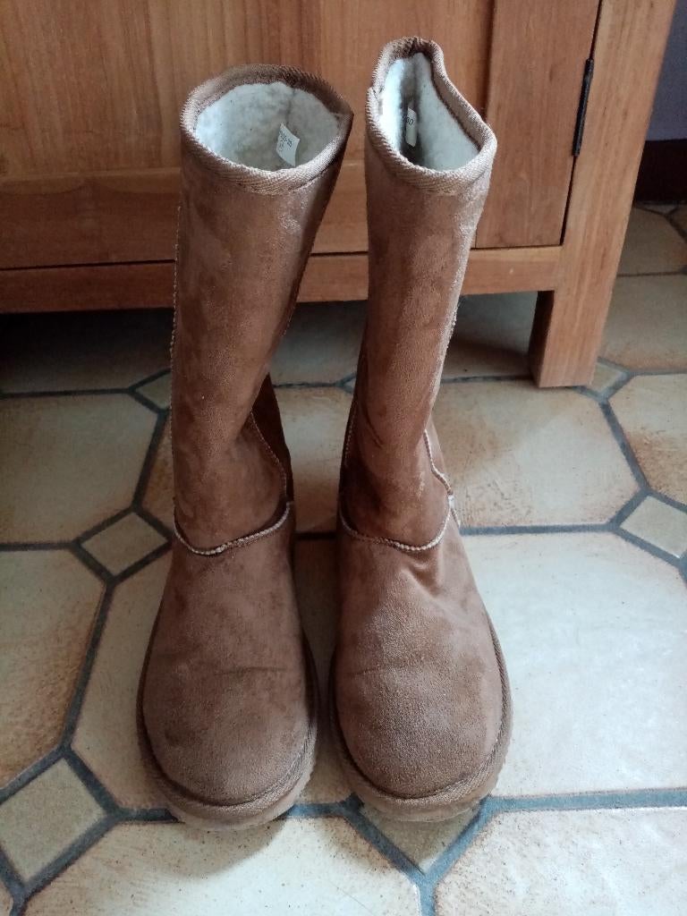 Bottes d'hiver taille 37, Vêtements | Femmes, Chaussures, Brun, Enlèvement, Bottes de neige, Porté