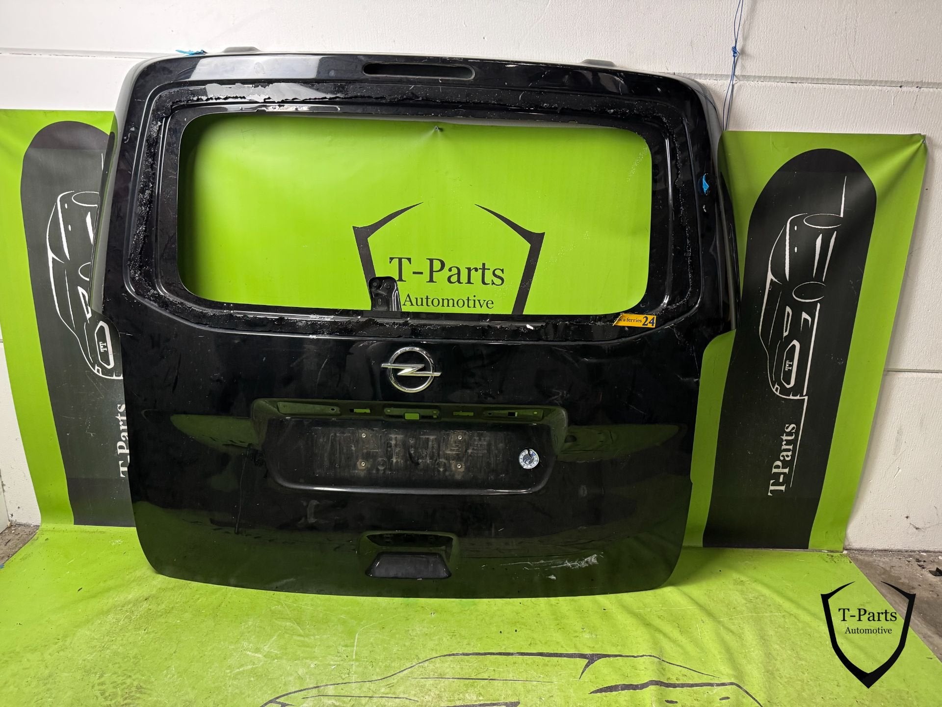 Couvercle de hayon Opel Zafira 9839565780, Autos : Pièces & Accessoires, Opel Automobile GmbH, Porte, Opel, Bahnhofsplatz 1
65423  Russelsheim am Main, DE