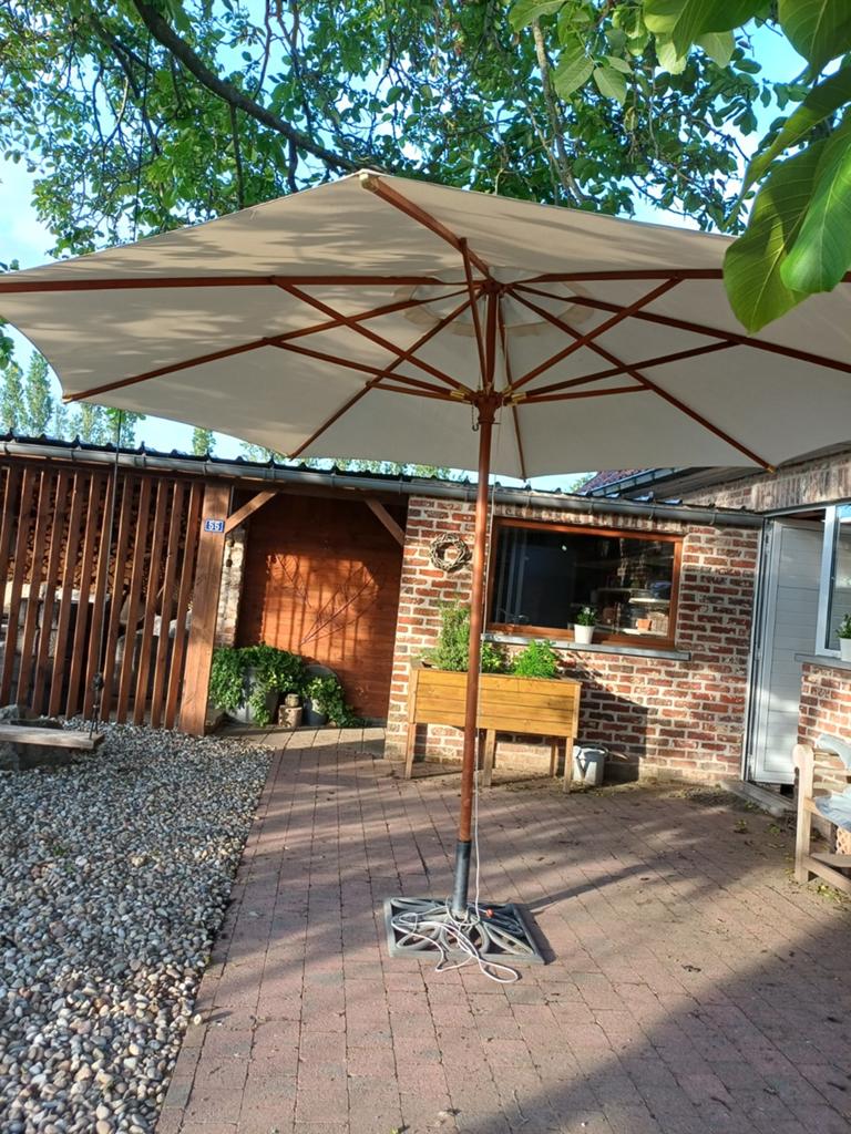 Groote parasol met voed, Tuin en Terras, Ophalen, Zo goed als nieuw, 3 tot 4 meter
