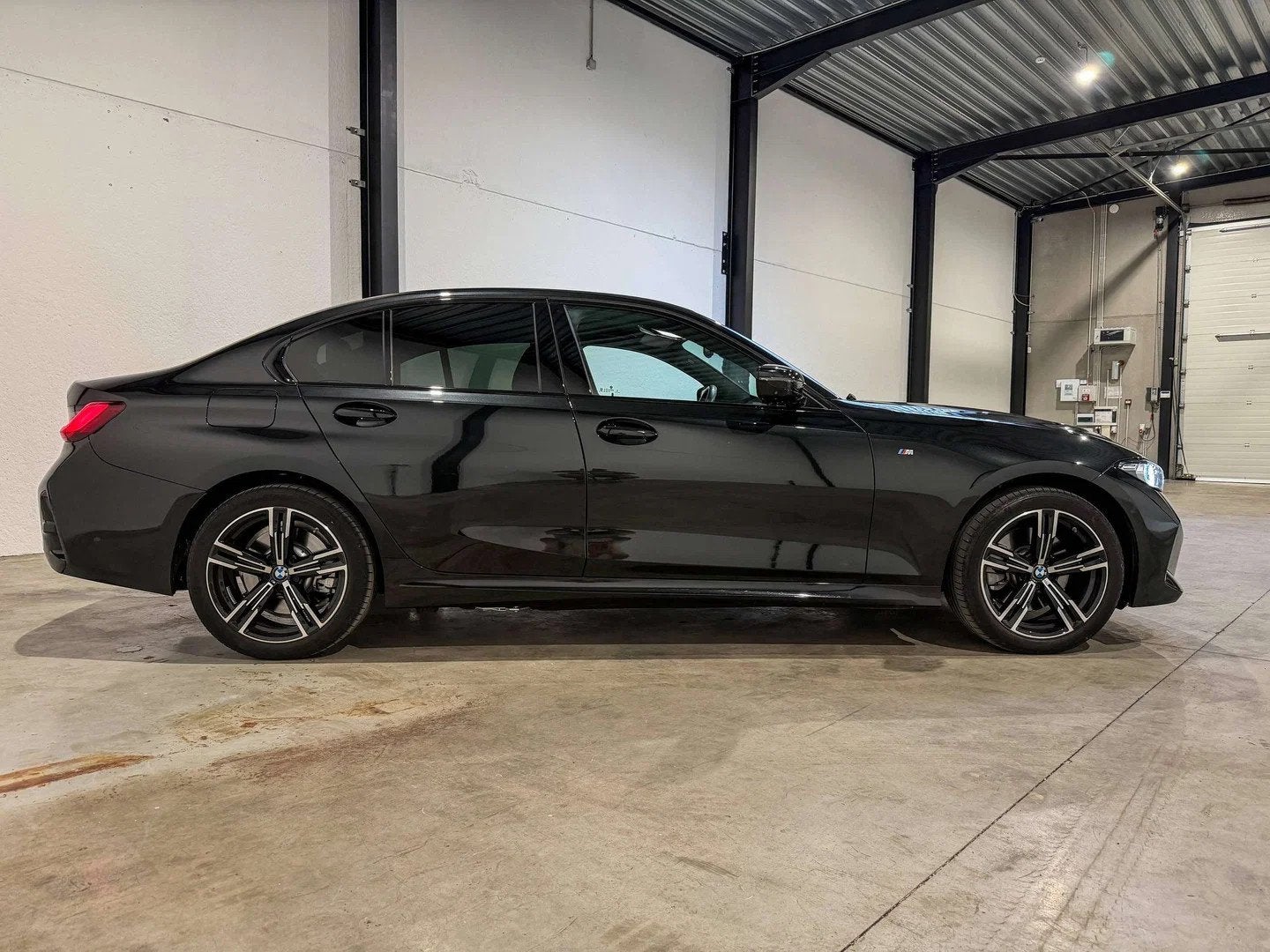 BMW 3 Serie 330 M Sport - PHEV - LCI2 (bj 2025, automaat), Auto's, BMW, Automaat, Gebruikt, Zwart, Bedrijf