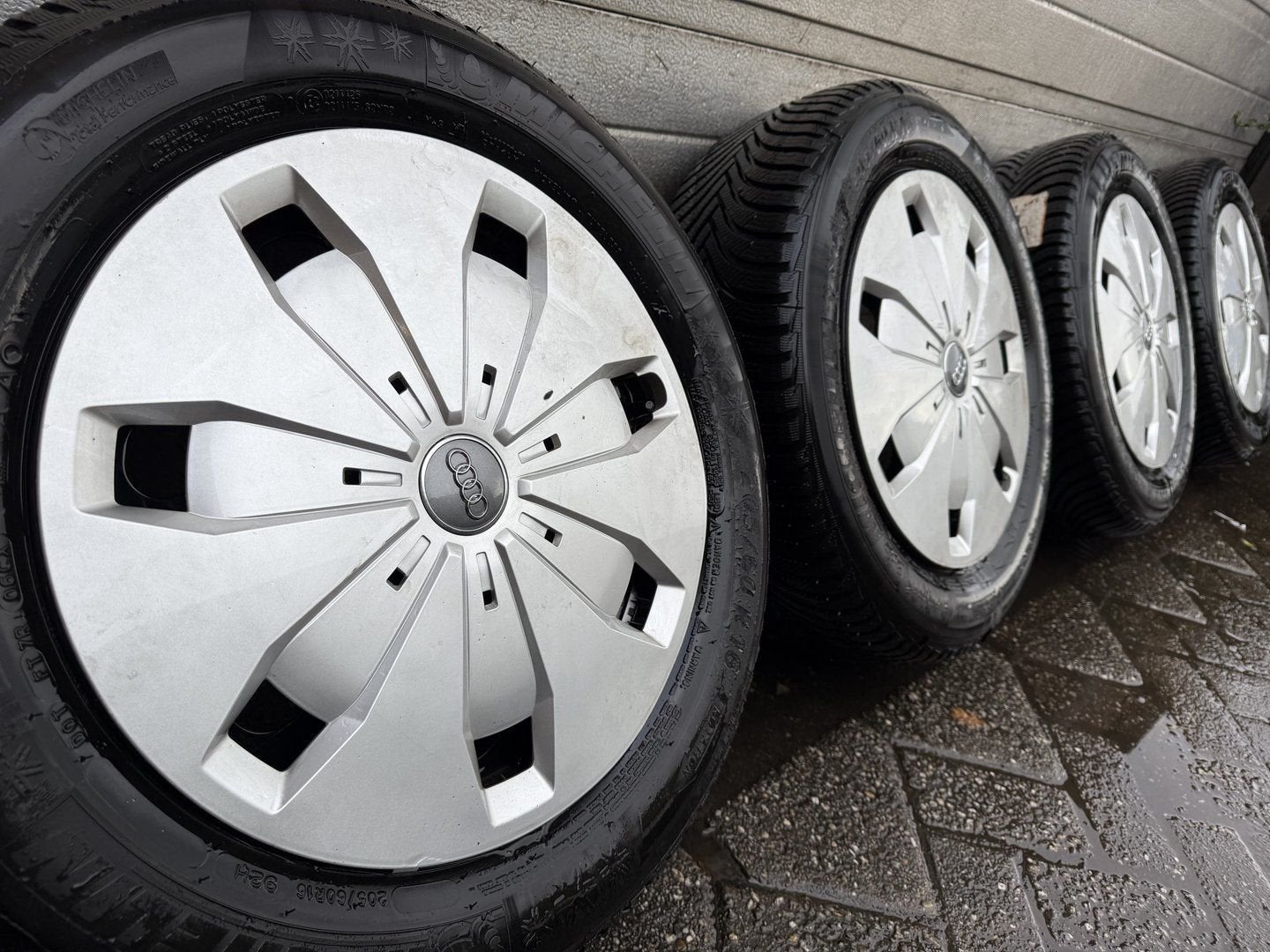 Originele 16 inch Audi A4 B8 B9 velgen Michelin winterbanden, Gebruikt, -, Banden en Velgen, -