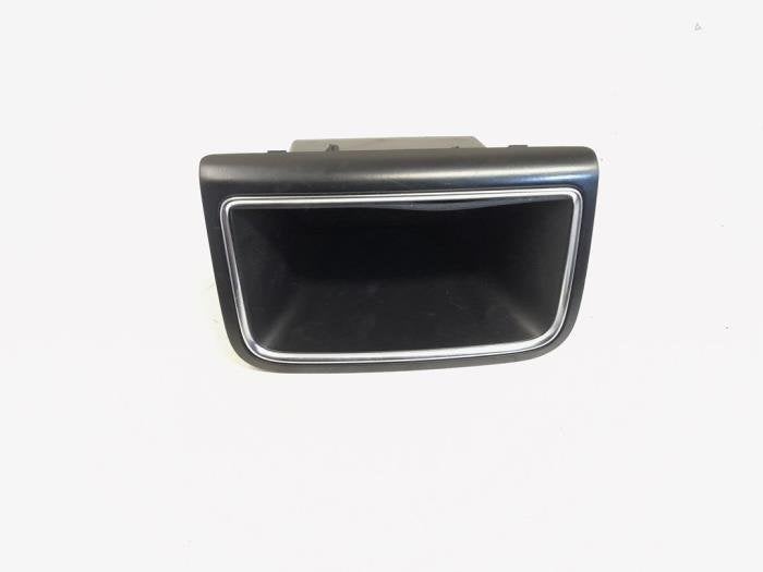 Compartiment de rangement d'un Audi A5, -, 3 mois de garantie, Audi, Utilisé