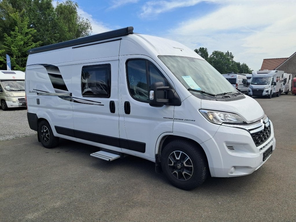 Hobby Vantana K60 FT – Bouwjaar 2024 – Slechts 23.903 km, Caravans en Kamperen, Mobilhomes, Buscamper of Camperbus, TV, Hobby