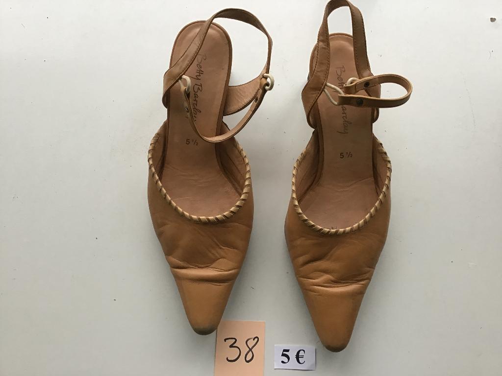 1 paire de chaussures pour femmes taille 38 pour 5 euros, Enlèvement ou Envoi, Comme neuf