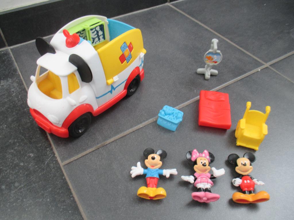 fisher price Mickey Mouse ziekenwagen+vele attributen+geluid, Enlèvement ou Envoi, Comme neuf, Set de jeu, Avec lumière