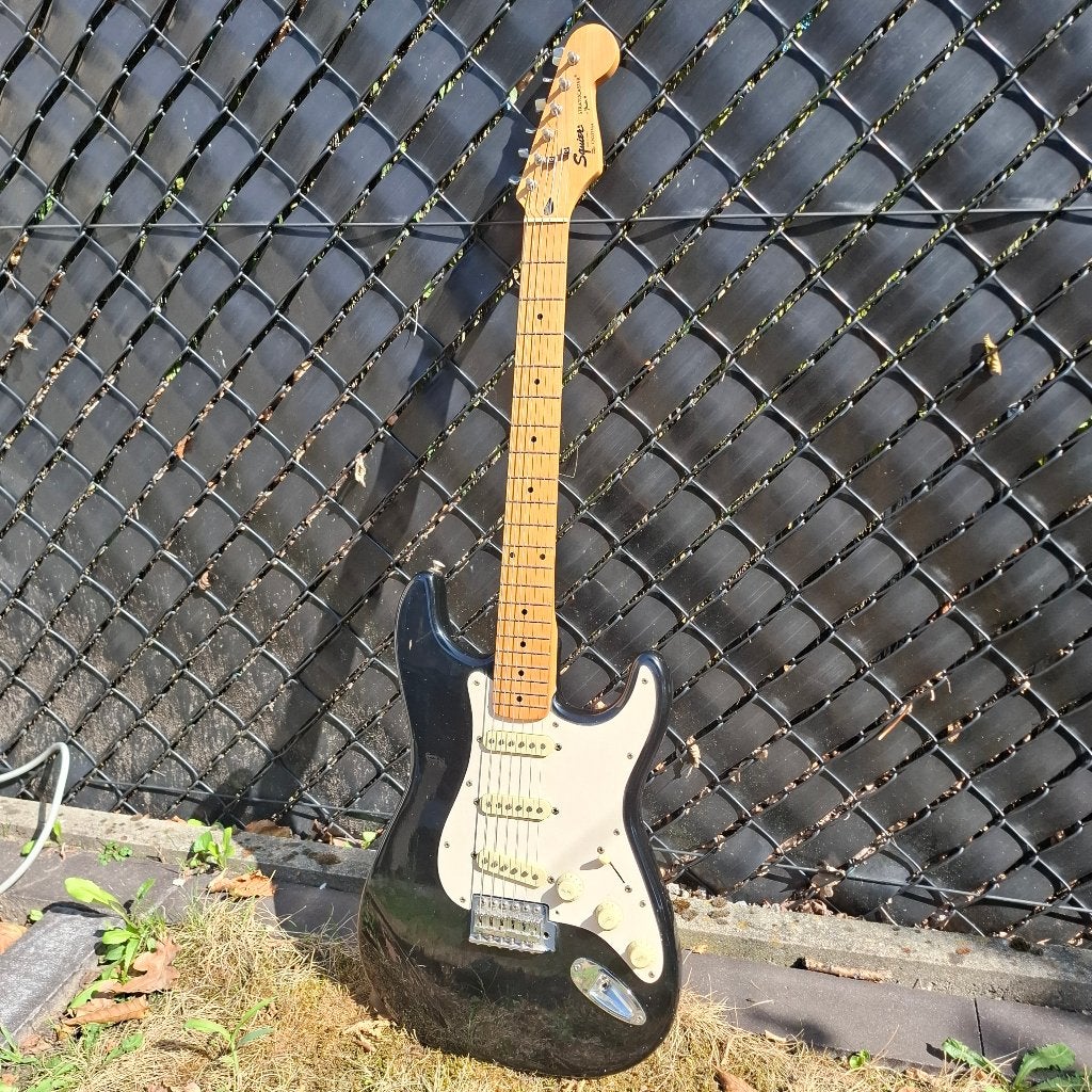 Squier Stratocaster 1993 Black Made in Korea CN (RUIL), Muziek en Instrumenten, Snaarinstrumenten | Gitaren | Elektrisch, Ophalen