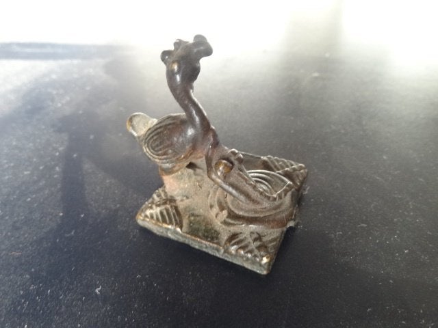 Zeldzaam figuratief goudgewicht, Hornbill met slang, AKAN, Afrika, Verzenden, Beeld, Brons