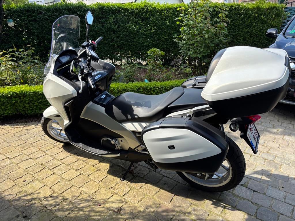 HONDA NC700DC 700cc, parelmoerwit, 2 cilinders, Traction Control, Motorrijbewijs A, Gebruikt