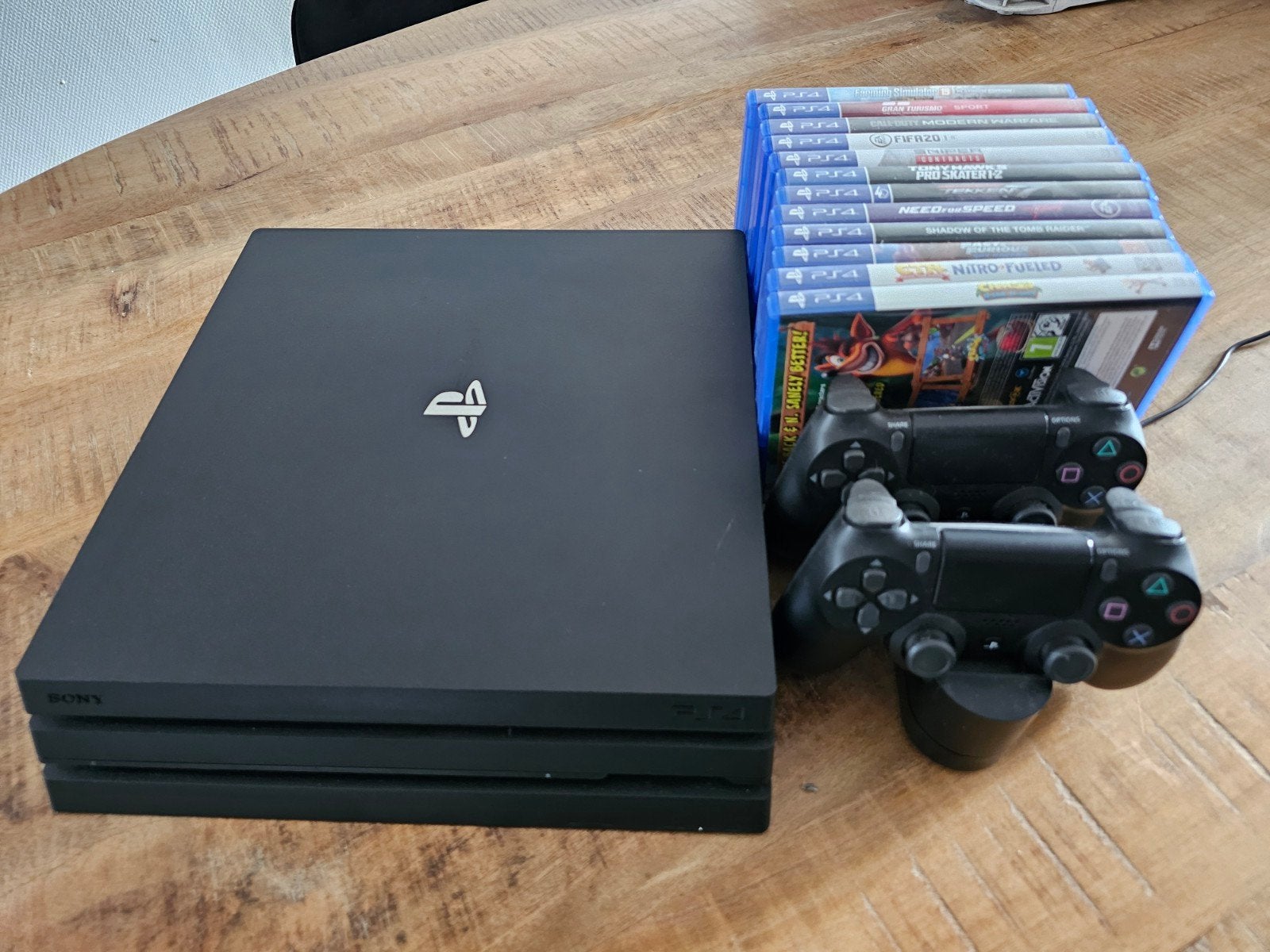 Playstation 4 pro 1TB zo goed als nieuw!!, Games en Spelcomputers, Spelcomputers | Sony PlayStation 4, Ophalen