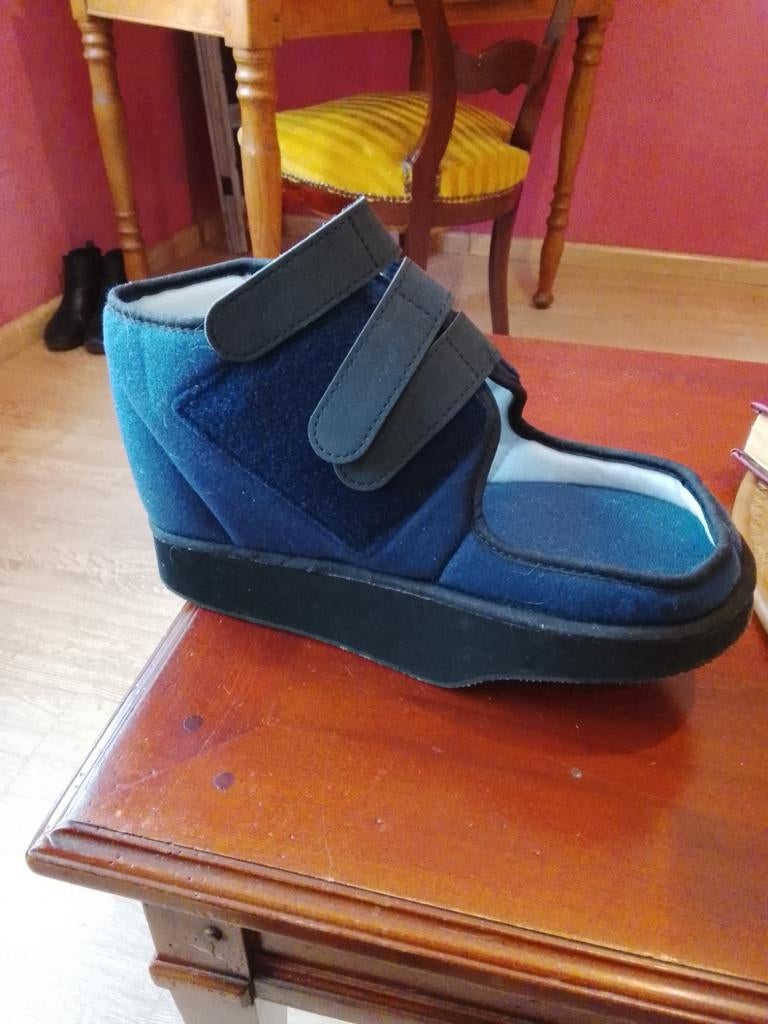Chaussure orthopédique neuve taille 38-40, Divers, Orthèses, Enlèvement