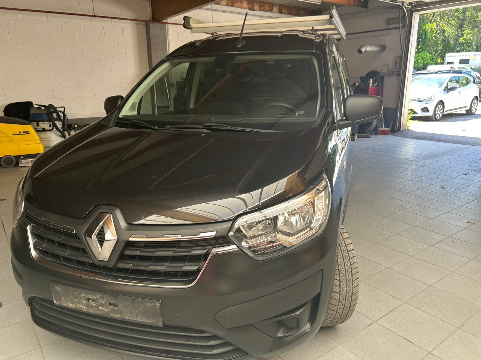 RENAULT EXPRESSES, Auto's, Voorwielaandrijving, Euro 6, 4 cilinders, Zwart