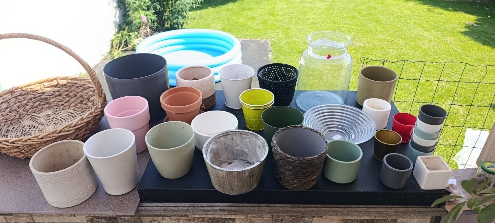 Diverse bloempotten te koop - moet weg tegen dinsdag 23/06, Ophalen