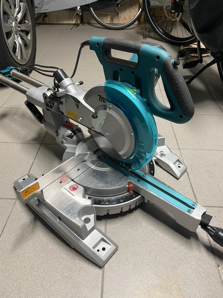 Makita afkortzaag LS1018L, Ophalen, Afkortzaag