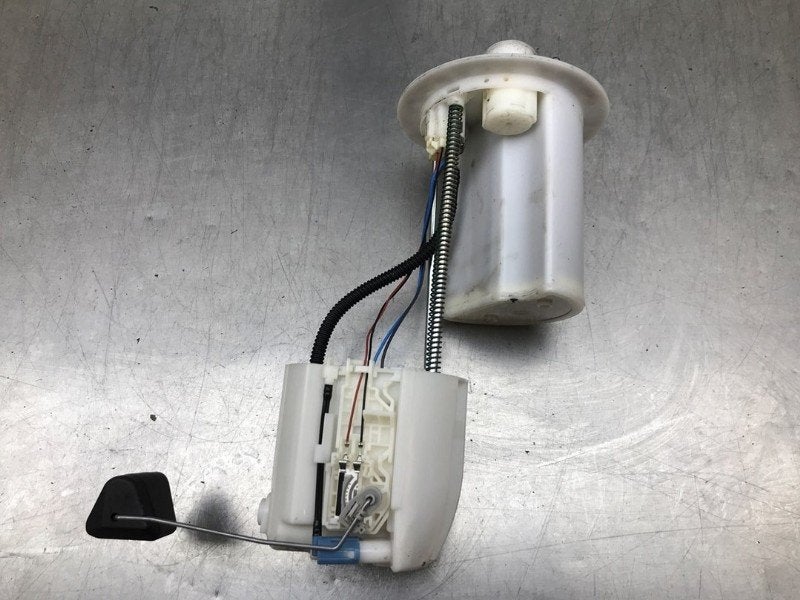 POMPE CARBURANT C Toyota Yaris III (P13) (|777040D090|), Utilisé, Toyota