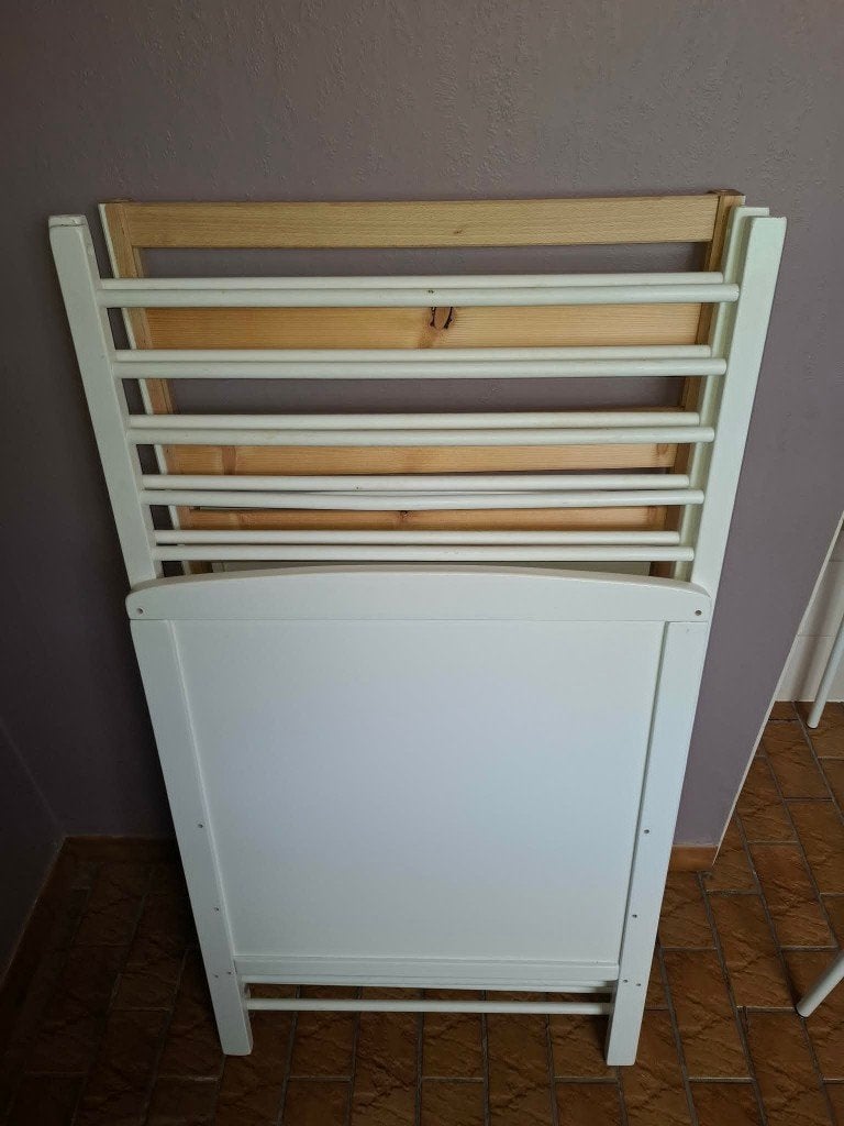 Babybedje Ikea met 2 matrassen, Ophalen, Zo goed als nieuw, Overige maten, Matras