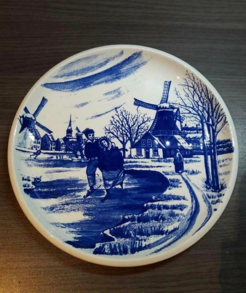 6 assiettes porcelaine Boch,manufacture royale la louv, Enlèvement ou Envoi
