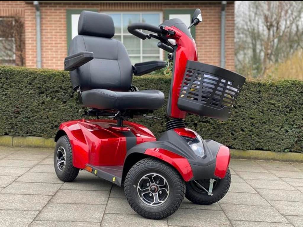 ALS NIEUWSTD Scootmobiel 4W Rode luxueuze Invalide scooter, Diversen, Ophalen of Verzenden, Inklapbaar, Zo goed als nieuw, Elektrische rolstoel