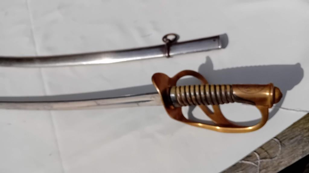 Sabre de cavalerie français modèle 1882 avec initiales A E, Enlèvement ou Envoi, Armée de terre, Épée ou sabre