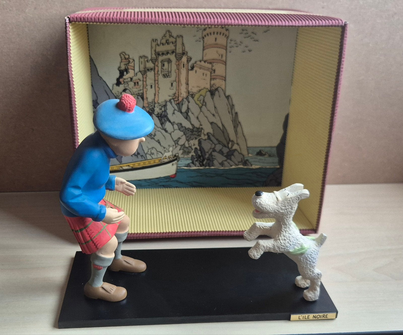 Tintin & Milou L'ile noire Leblon 15 cm serie no Fariboles, Ophalen of Verzenden, Kuifje, Zo goed als nieuw, Beeldje of Figuurtje